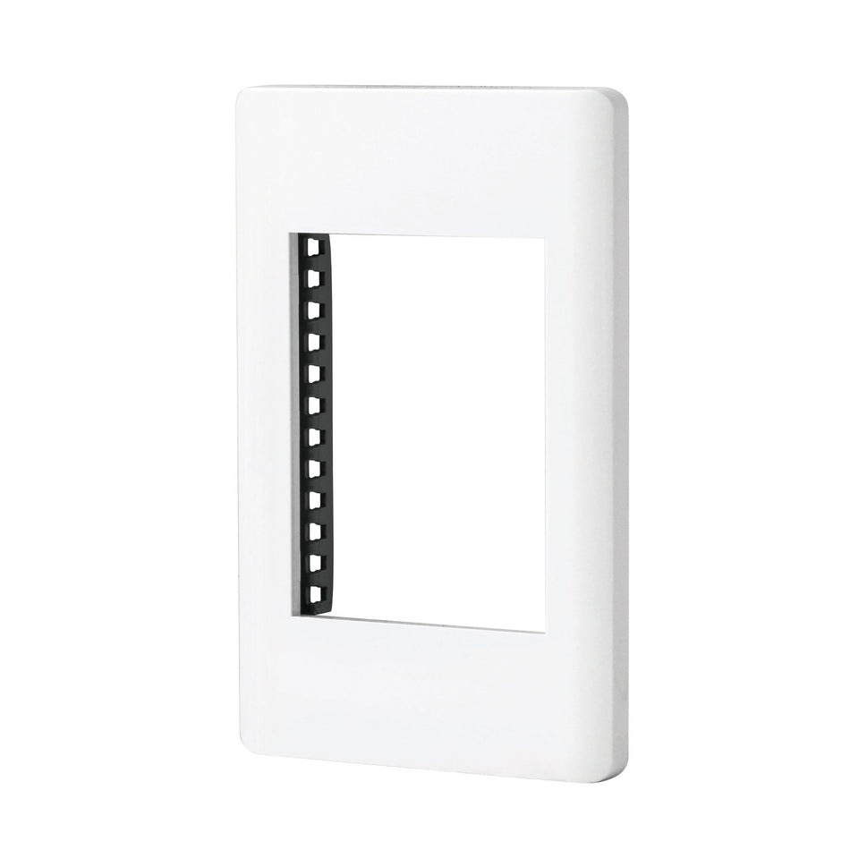 Placa blanca de 1 ventana 3 módulos, línea Lisboa, Volteck SKU PPTR-LB0